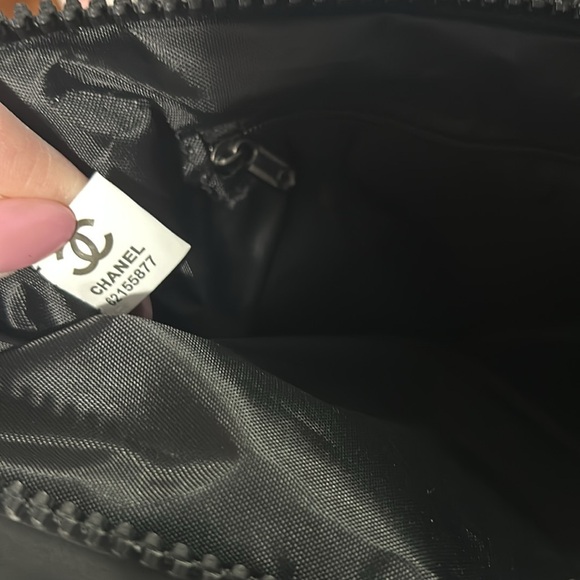 Cosmetic puffer pouch - Picture 3 of 5